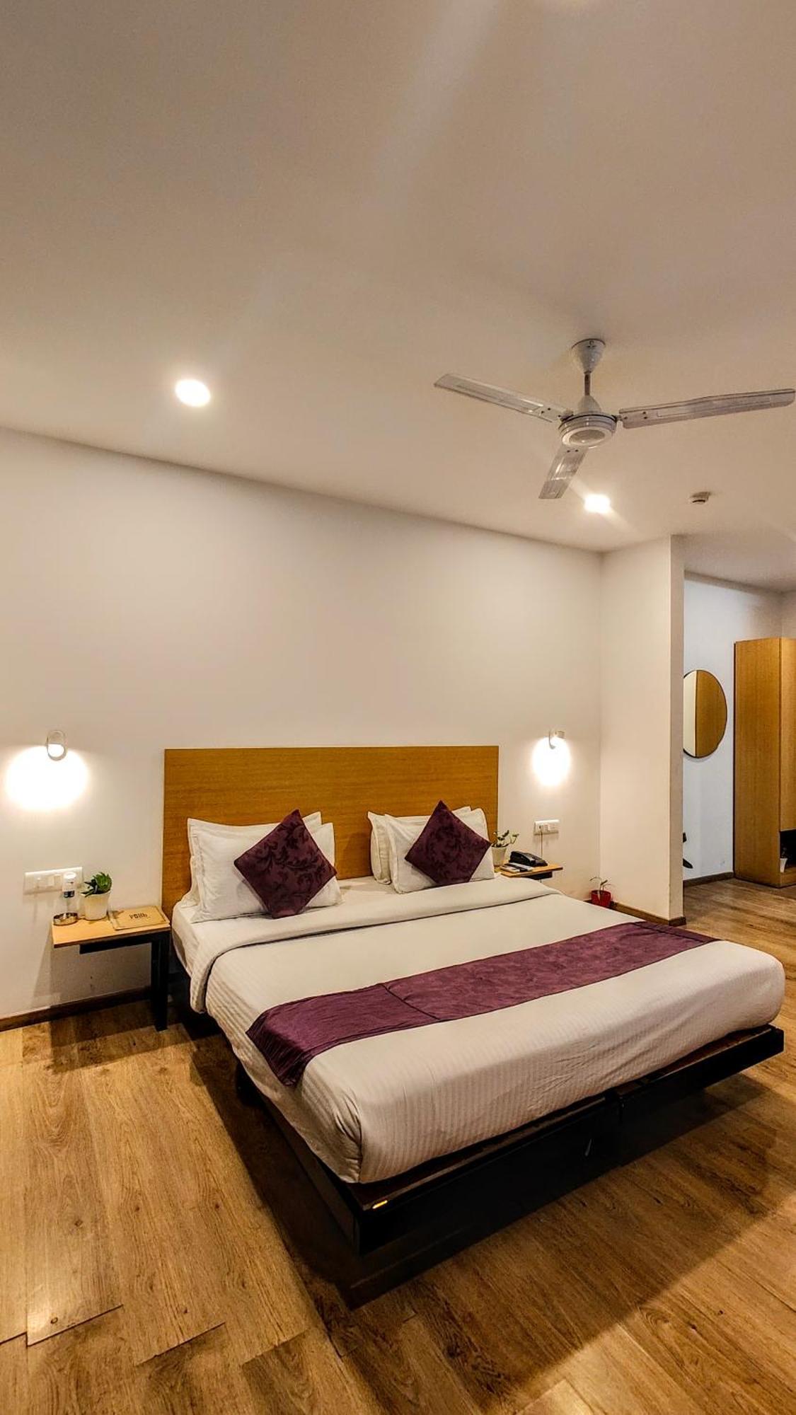 Mavens White Artemis Hospital Road Sector 52 Gurgaon Hotel Luaran gambar