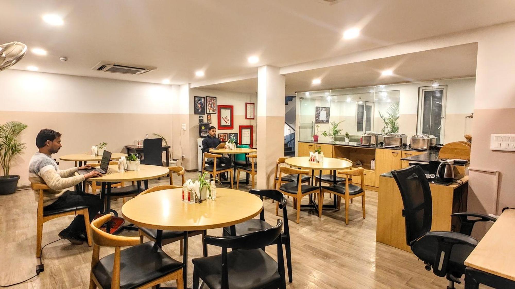 Mavens White Artemis Hospital Road Sector 52 Gurgaon Hotel Luaran gambar