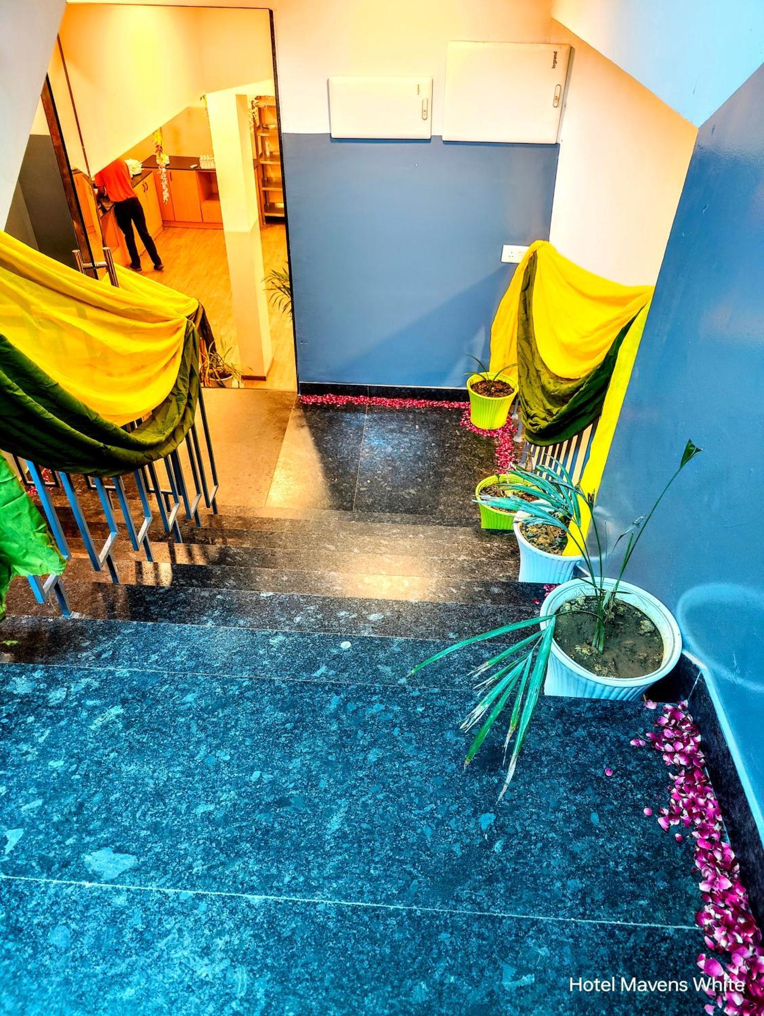 Mavens White Artemis Hospital Road Sector 52 Gurgaon Hotel Luaran gambar
