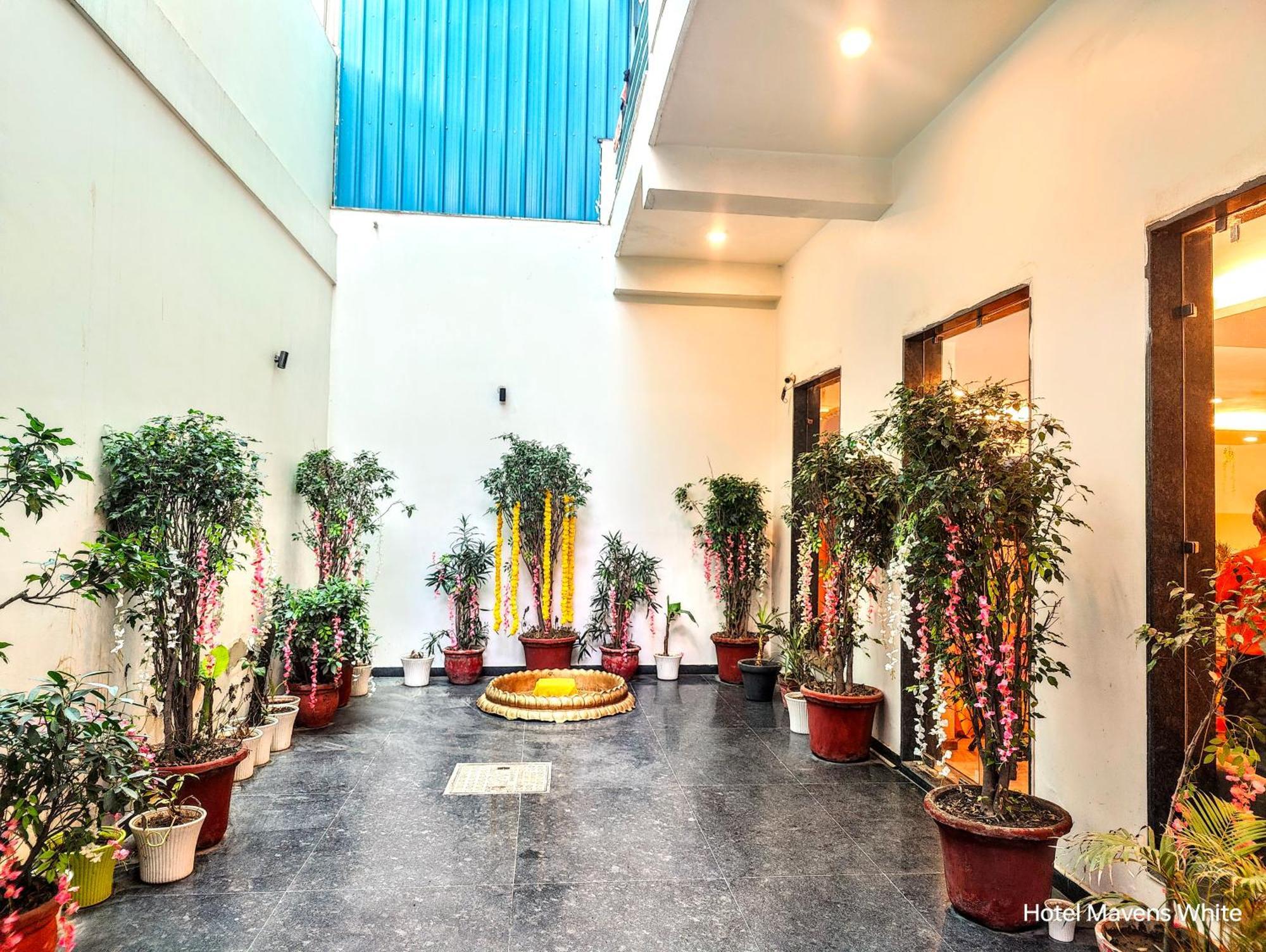 Mavens White Artemis Hospital Road Sector 52 Gurgaon Hotel Luaran gambar