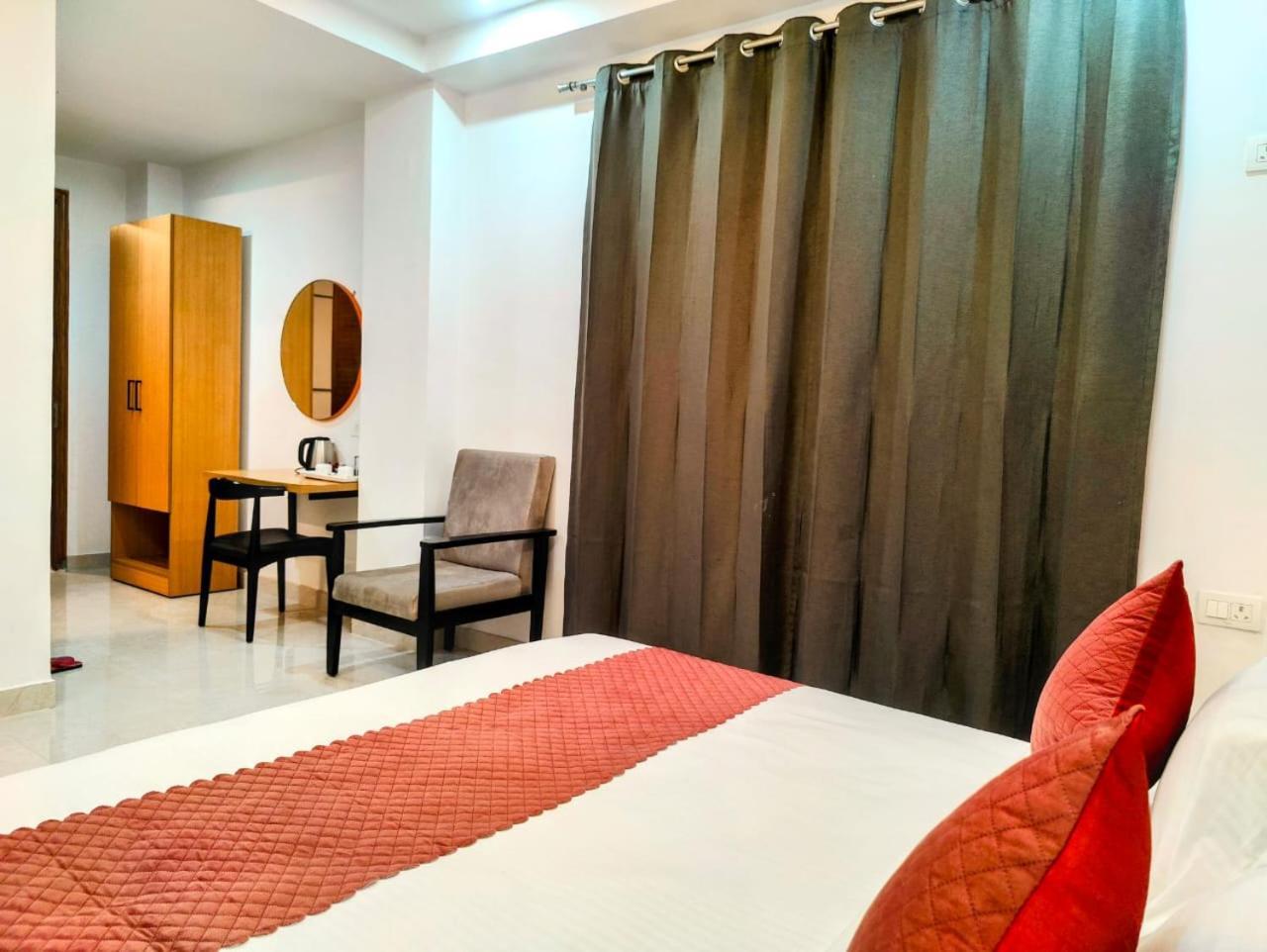 Mavens White Artemis Hospital Road Sector 52 Gurgaon Hotel Luaran gambar